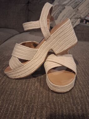 Old Navy Cream Woven Platform Espadrille Wedge Sandals
